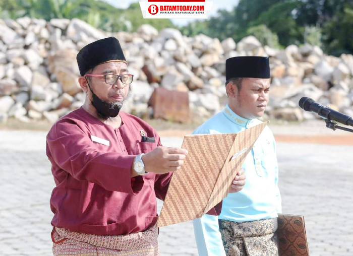 Pembacaan UUD 1945 oleh salah satu ASN